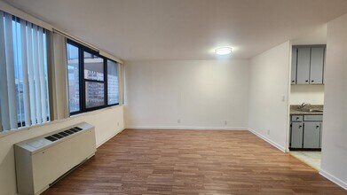 270 Marin Blvd, Unit 6F in Jersey City, NJ - Building Photo - Building Photo