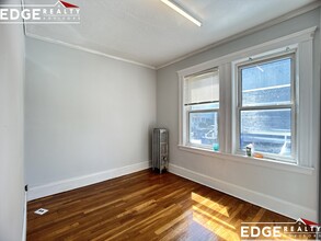 84 Beechcroft St, Unit 2 in Boston, MA - Foto de edificio - Building Photo