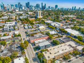 1050 SW 7th St in Miami, FL - Building Photo - Building Photo