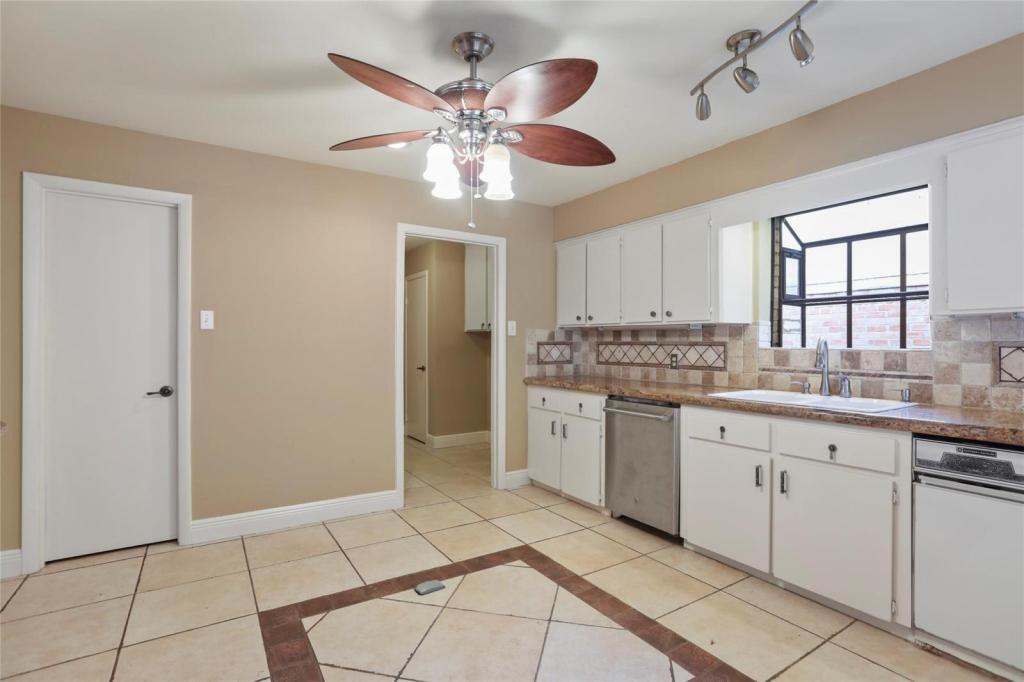 20326 Spoonwood Dr in Humble, TX - Building Photo
