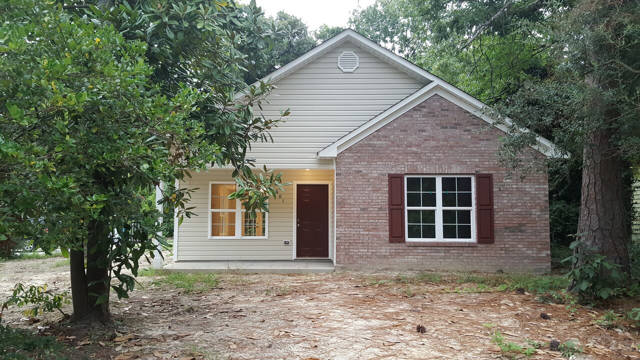 601 Roxie Ave in Fayetteville, NC - Building Photo