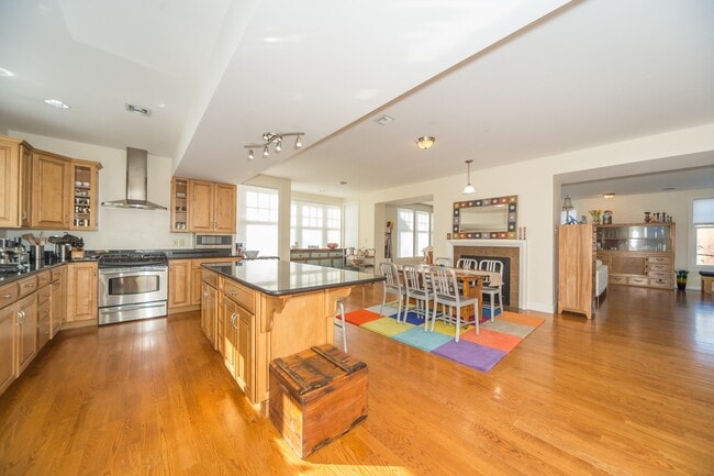 53 Winslow Rd, Unit A in Brookline, MA - Building Photo - Building Photo