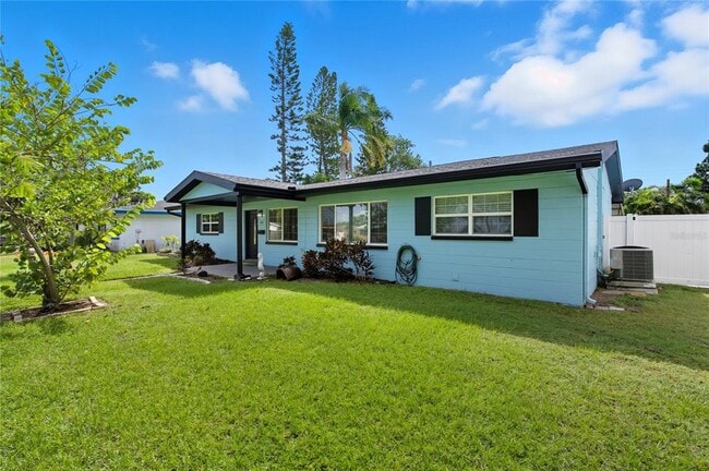 758 42nd Ave NE in St. Petersburg, FL - Building Photo - Building Photo