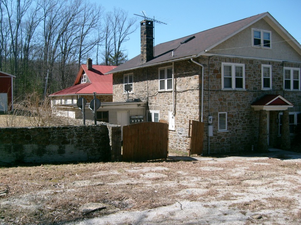 1716 Pottstown Pike in Glenmoore, PA - Building Photo