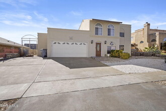 4332 Loma De Brisas Dr in El Paso, TX - Building Photo - Building Photo