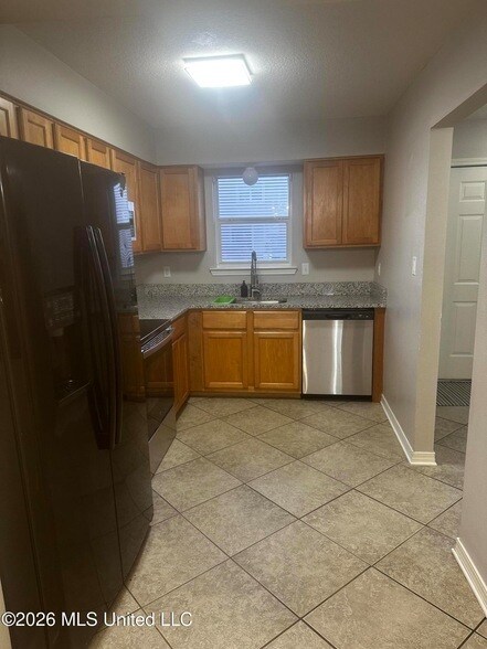 1625 Martin Bluff Rd in Gautier, MS - Foto de edificio - Building Photo