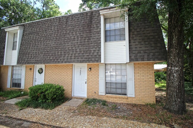 3687 E Olive Rd in Pensacola, FL - Building Photo - Building Photo