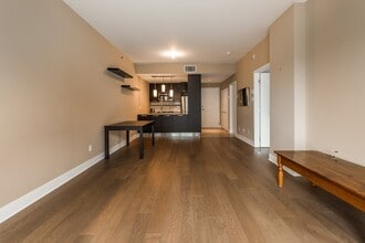 795 Chem. du Bord-du-Lac-Lakeshore in Dorval, QC - Building Photo - Building Photo