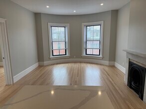 147 W Concord St in Boston, MA - Building Photo - Building Photo