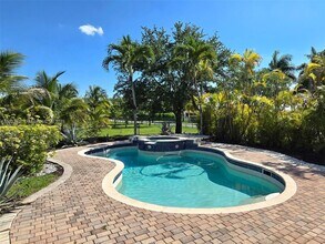 15066 SW 39th St in Davie, FL - Building Photo - Building Photo