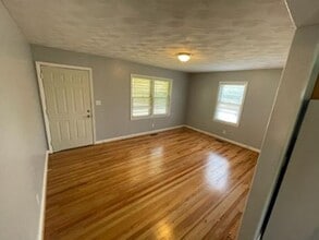 914 Luttrell St in Oxford, AL - Building Photo - Building Photo