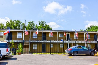 Belarbor Apartments in Houston, TX - Foto de edificio - Building Photo