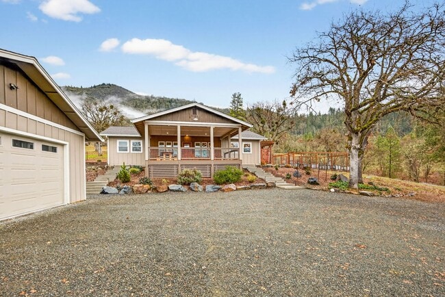 860 Humbug Creek Rd in Jacksonville, OR - Building Photo - Building Photo