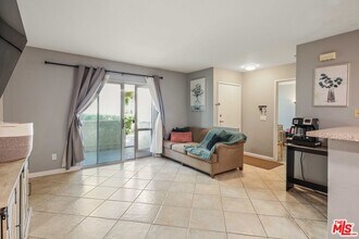 24474 Valle Del Oro in Santa Clarita, CA - Building Photo - Building Photo