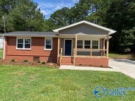 1661 Nick Davis Rd in Harvest, AL - Building Photo