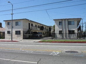 7817-7821 S Figueroa St in Los Angeles, CA - Building Photo - Building Photo