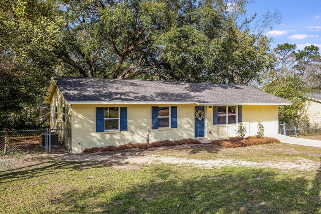 506 Forrest Ct in Crestview, FL - Building Photo - Building Photo