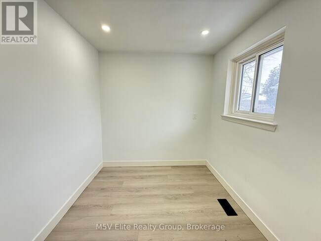 3276 Victory Crescent in Mississauga, ON - Building Photo - Building Photo