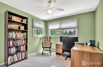 12 Windsor Dr in West Windsor Township, NJ - Building Photo - Building Photo