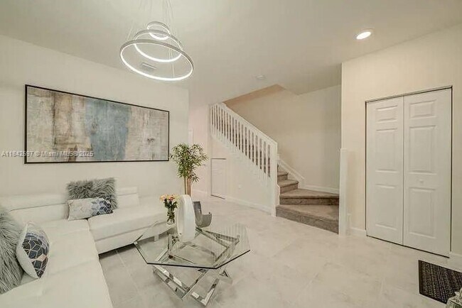 3371 W 106th Terrace in Hialeah, FL - Building Photo - Building Photo