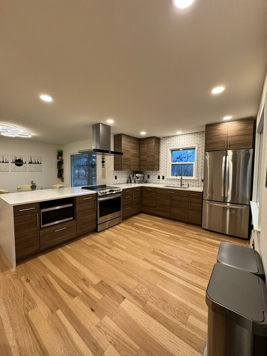 13814 W Robin Trl in New Berlin, WI - Building Photo