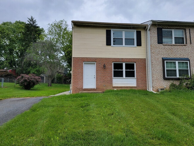 property at 1007 Monticello Ln