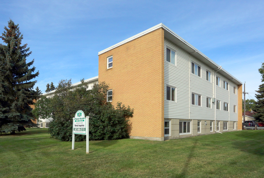 Rodney Apartments in Edmonton, AB - Building Photo