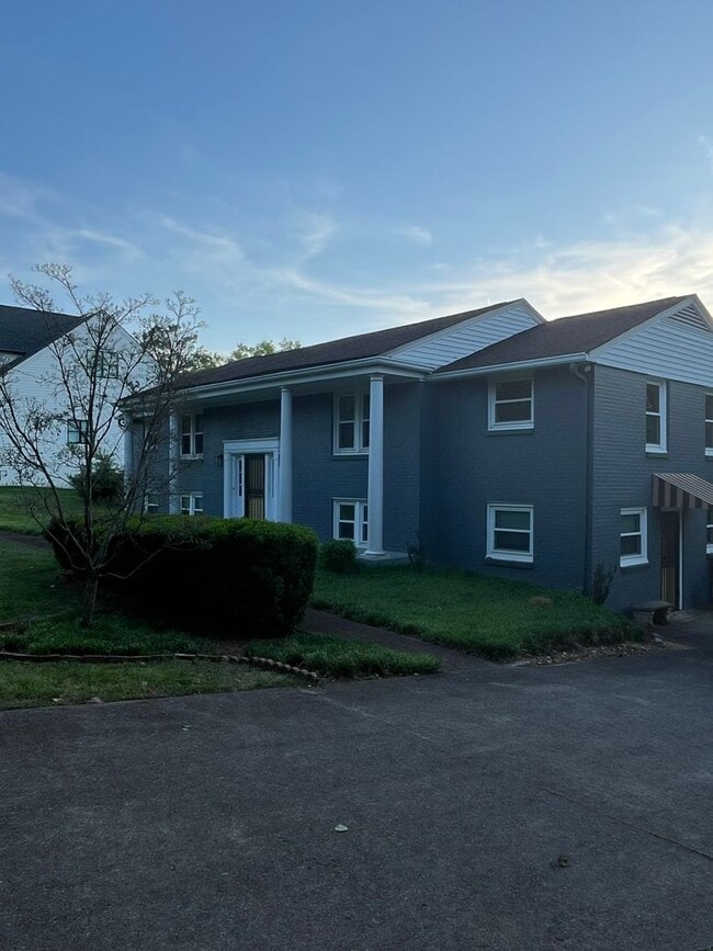 951 Windrowe Dr in Nashville, TN - Building Photo - Building Photo