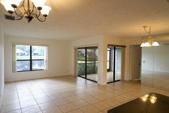 3815 NW 35th St-Unit -1540 in Coconut Creek, FL - Foto de edificio - Building Photo