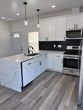 5215-5217 Catoctin Dr in San Diego, CA - Building Photo - Building Photo