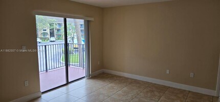 9491 Palm Cir S in Pembroke Pines, FL - Foto de edificio - Building Photo