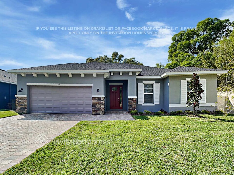 205 Majestic Sundown Ct in Brandon, FL - Building Photo