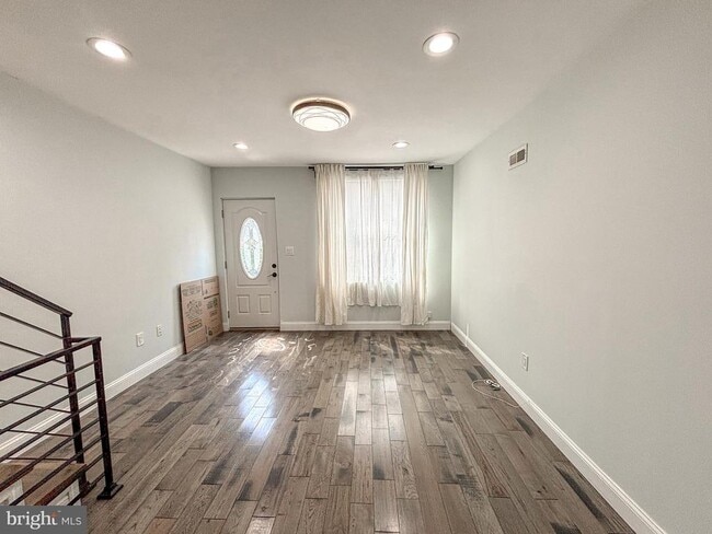 property at 1135 S Mole St
