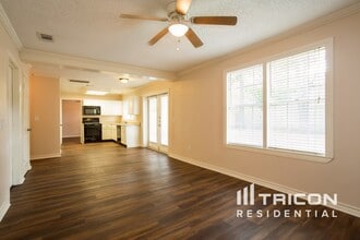 18139 Lake Bend Dr in Houston, TX - Building Photo - Building Photo