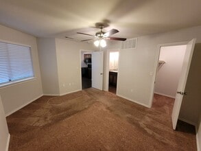 9837 Walnut St in Dallas, TX - Foto de edificio - Building Photo