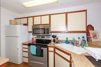 103 Stratford Dr in Williamsburg, VA - Building Photo - Building Photo