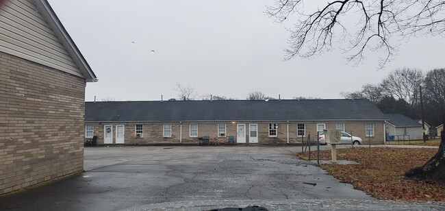 1015 E Airline Ave in Gastonia, NC - Building Photo - Building Photo