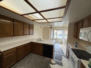 40205 Village 40 in Camarillo, CA - Building Photo - Building Photo