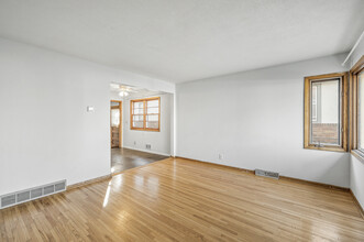 3239 Longfellow Ave, Unit none in Minneapolis, MN - Foto de edificio - Building Photo