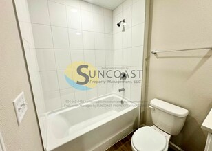6421 Breezy Oaks Wy, Unit 101 in Jacksonville, FL - Building Photo - Building Photo