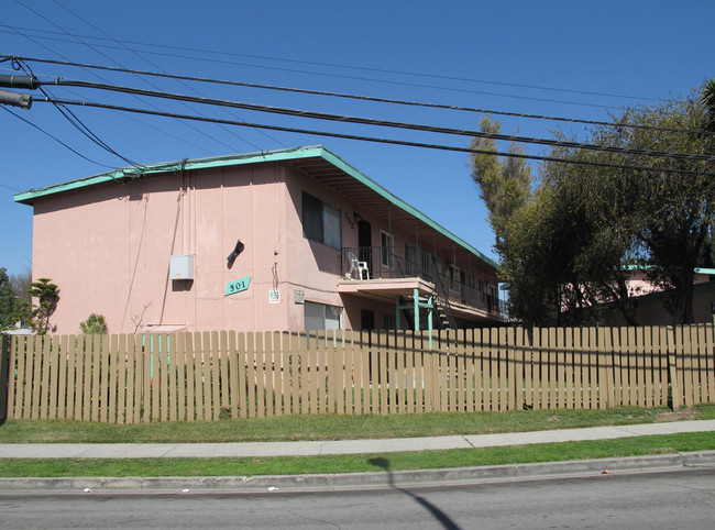 501 E 51st St in Long Beach, CA - Building Photo - Building Photo