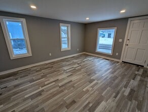 19 Main St in Ballston Lake, NY - Building Photo - Building Photo