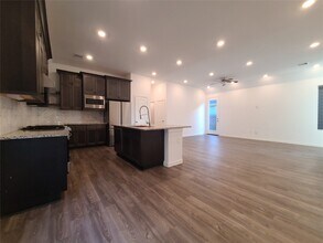 2122 Rosewood Pnes Ln in Pinehurst, TX - Building Photo - Building Photo