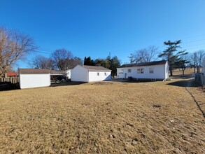 1015 W 4th St in Cedar Falls, IA - Foto de edificio - Building Photo