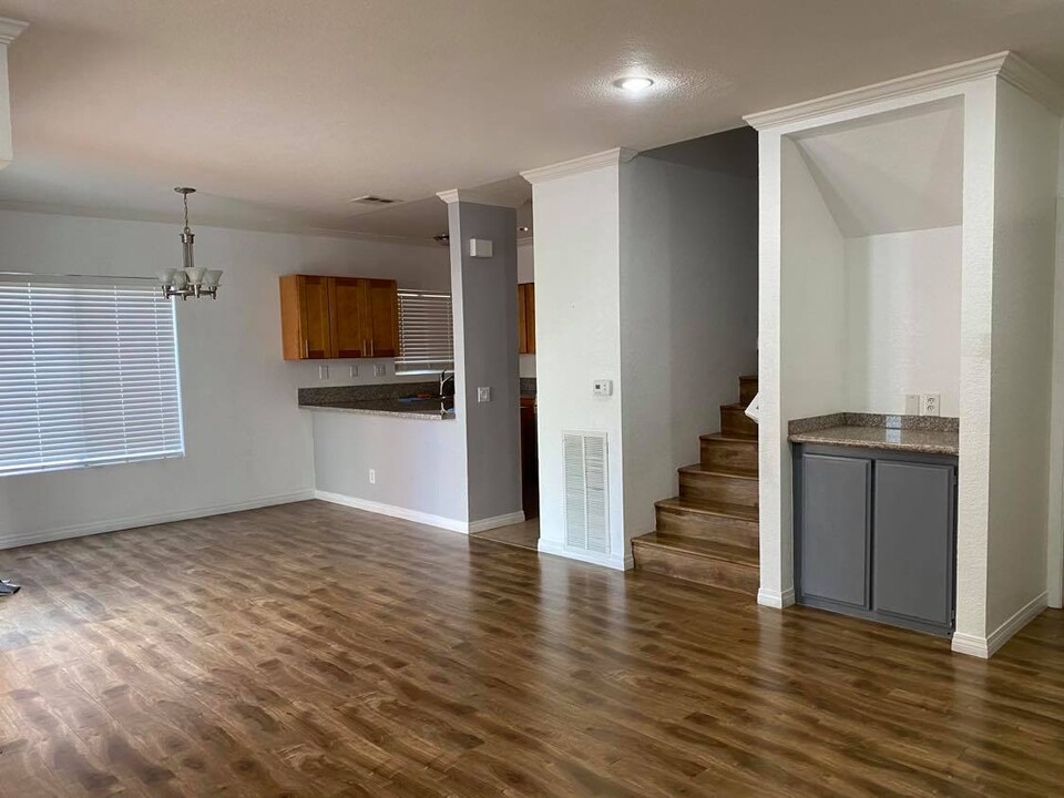 12411 Osborne St in Los Angeles, CA - Building Photo