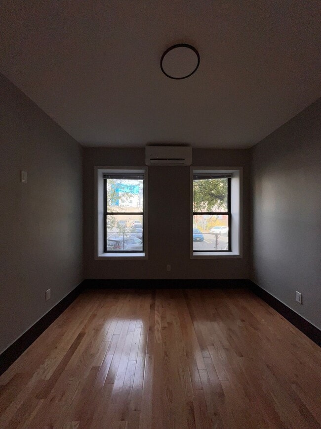 21 Reed St, Unit 3 in Jersey City, NJ - Foto de edificio - Building Photo