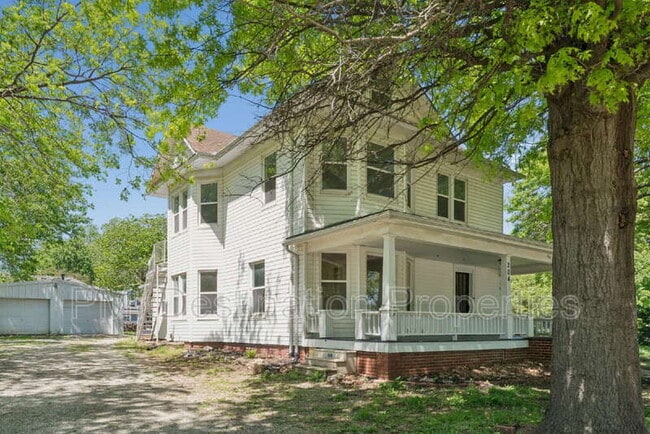 204 Bury St in Tonganoxie, KS - Building Photo - Building Photo