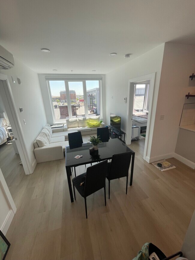1920 Washington St, Unit 604