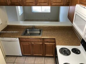 1002 Coral Club Dr in Coral Springs, FL - Building Photo - Building Photo