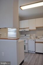 1806 W Abingdon Dr-Unit -302 in Alexandria, VA - Building Photo - Building Photo